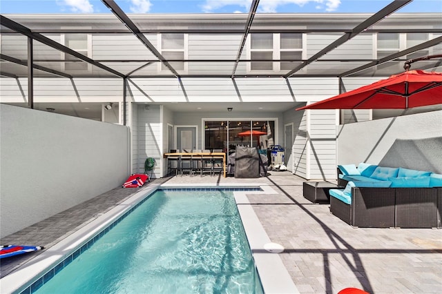 view of swimming pool featuring a patio area and an outdoor hangout area