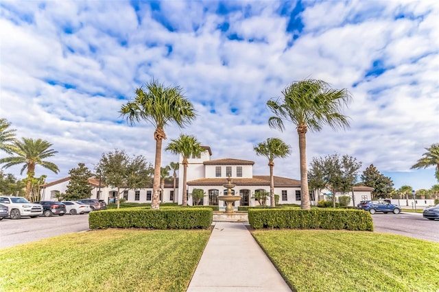 view of front facade with a front lawn