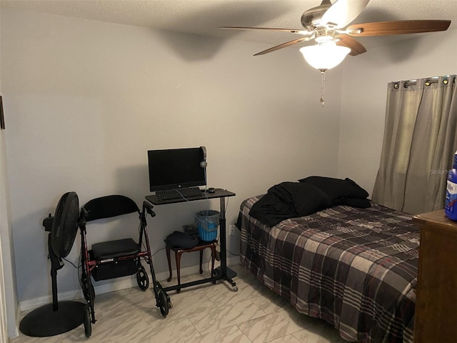 bedroom featuring ceiling fan and a textured ceiling