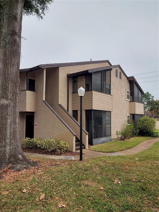 exterior space featuring a front yard