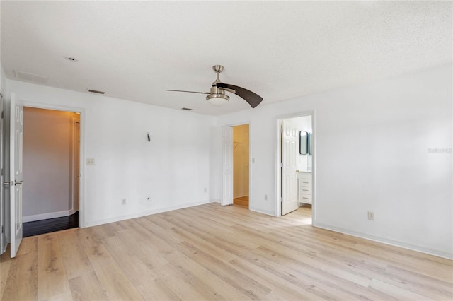 unfurnished room featuring light hardwood / wood-style floors, a textured ceiling, and ceiling fan