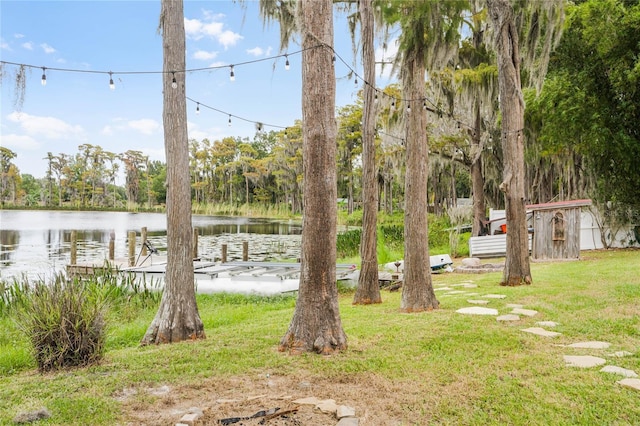 view of yard featuring a water view