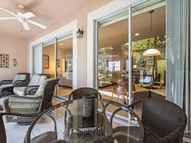 sunroom with ceiling fan