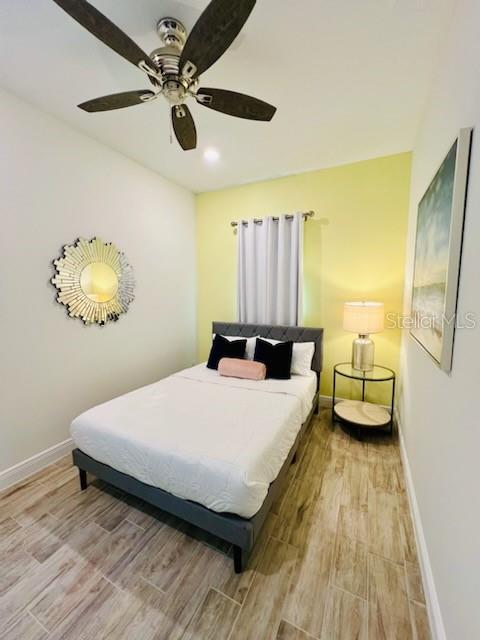 bedroom with ceiling fan