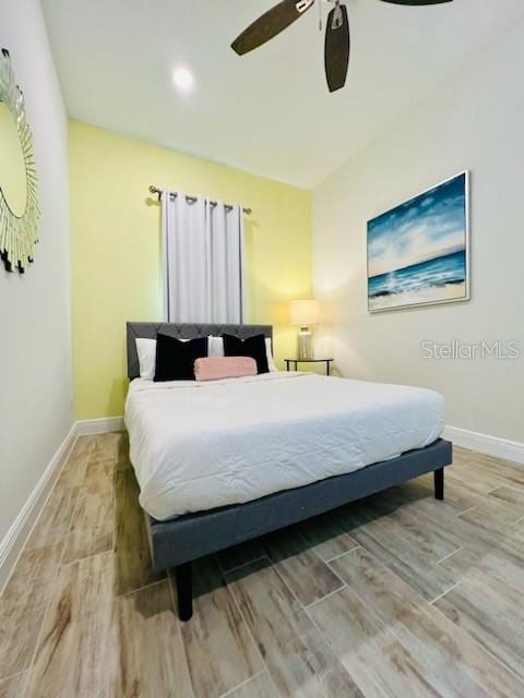 bedroom with ceiling fan