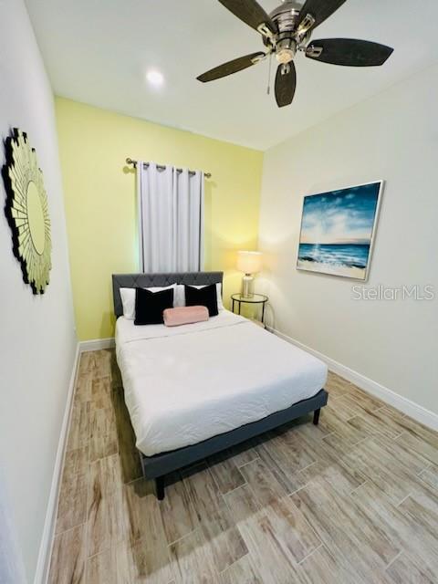 bedroom with ceiling fan