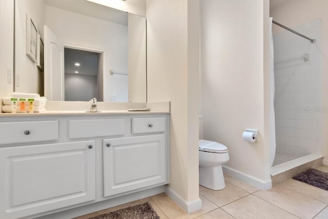 5220 Oakbourne Ave, Davenport, FL 33837 - bathroom featuring vanity, tiled shower, and tile patterned flooring