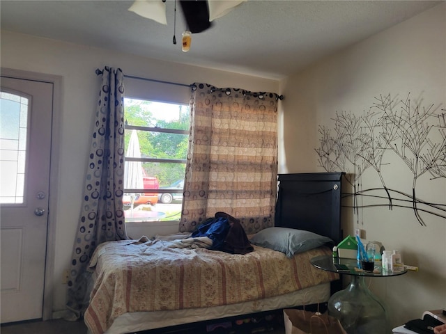 bedroom with ceiling fan