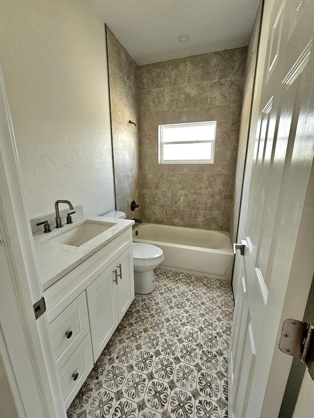7539 Bernal Dr, Sebring, FL 33872 - full bathroom featuring toilet, vanity, and tub / shower combination