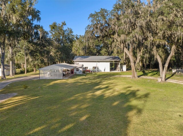 view of front facade featuring a front lawn