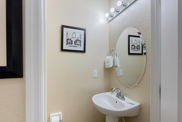 bathroom featuring sink