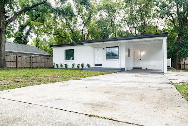 view of front of property with a carport and a front yard