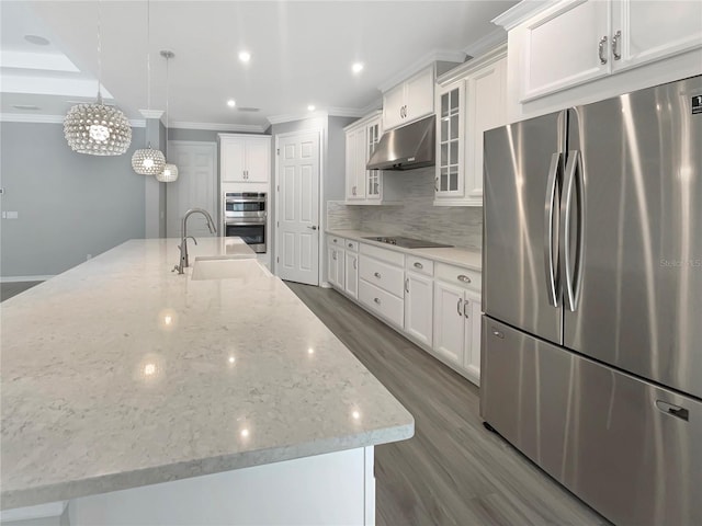 kitchen featuring stainless steel appliances, hanging light fixtures, a large island, and sink