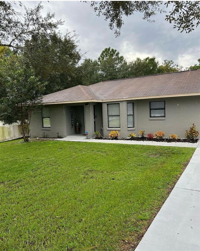 ranch-style house featuring a front lawn