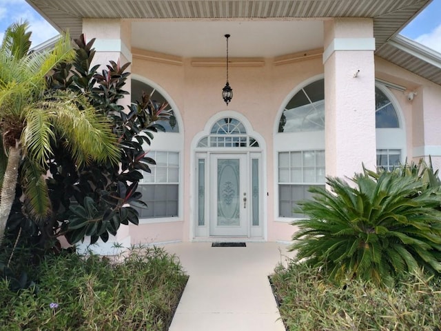 property entrance with stucco siding