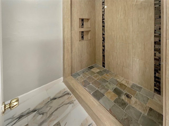 bathroom featuring tiled shower