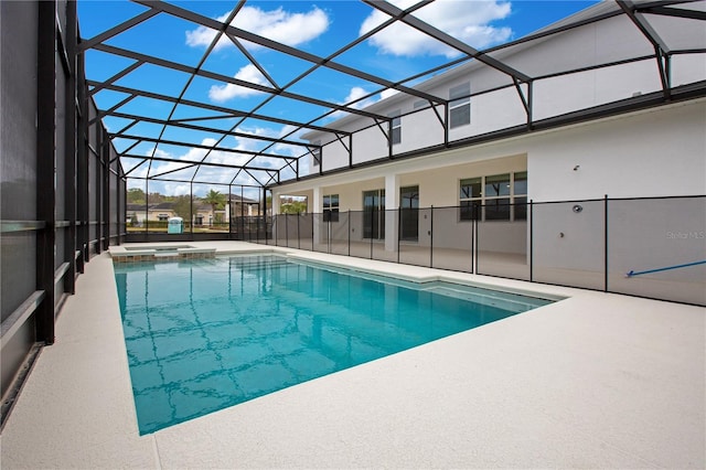 view of pool with an in ground hot tub, a patio, and a lanai