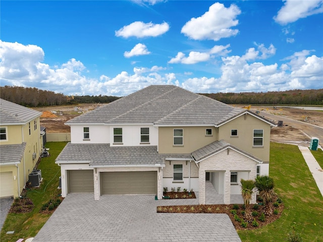 view of front of house featuring a front yard and a garage