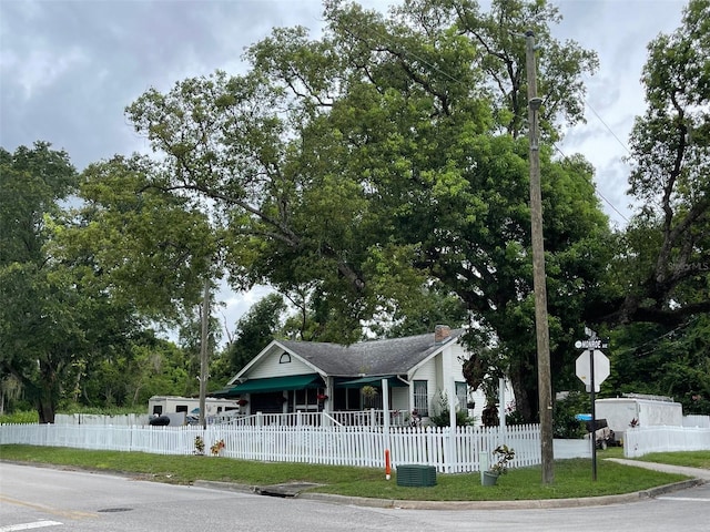 view of front of property