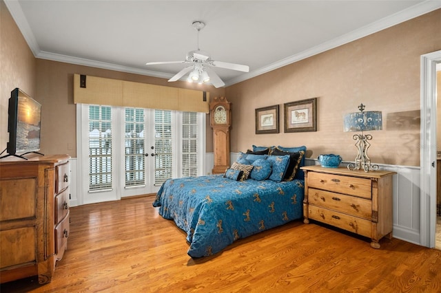 bedroom with access to outside, light hardwood / wood-style floors, ceiling fan, and crown molding