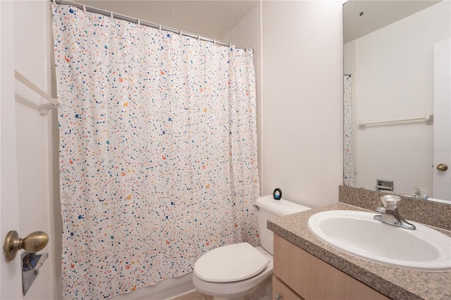 bathroom with toilet, a shower with shower curtain, and vanity