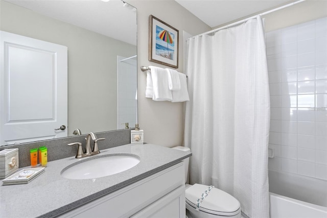 full bathroom featuring shower / bath combo with shower curtain, toilet, and vanity