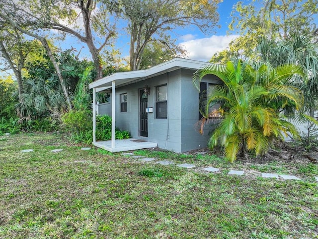 view of outdoor structure with a yard