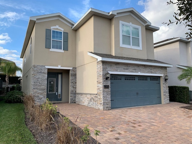 view of front facade featuring a garage