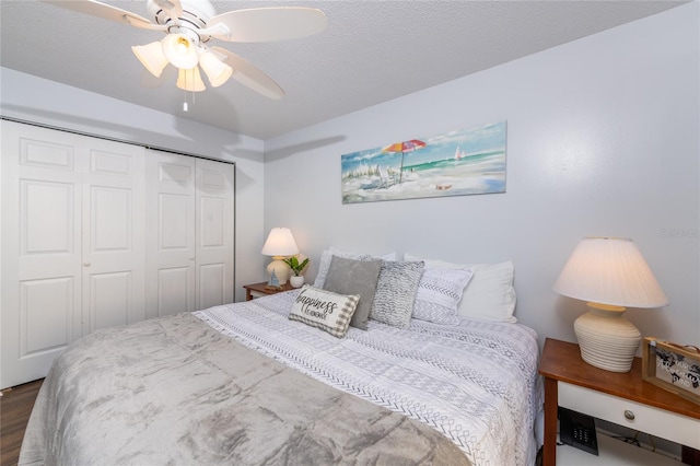 bedroom with a closet, ceiling fan, a textured ceiling, and dark hardwood / wood-style flooring