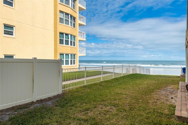 view of yard featuring a water view