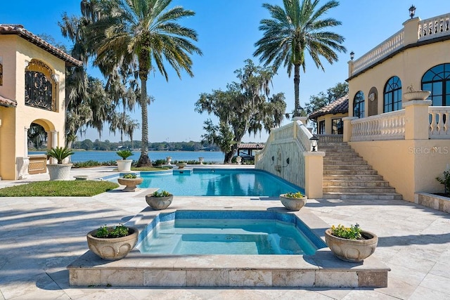 view of pool featuring an in ground hot tub