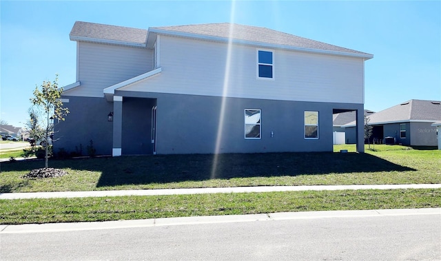 view of front of property featuring a front yard