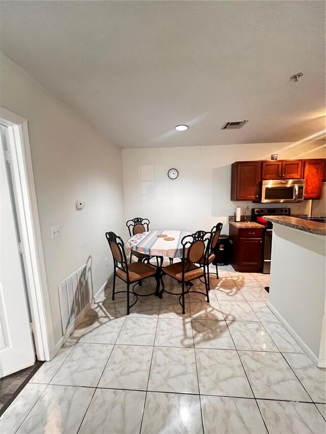 dining area featuring visible vents, marble finish floor, and baseboards