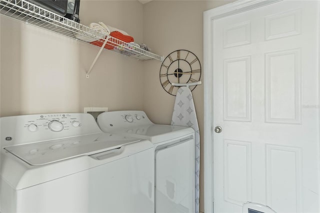 2881 Kokomo Loop, Haines City, FL 33844 - laundry area with washer hookup and independent washer and dryer