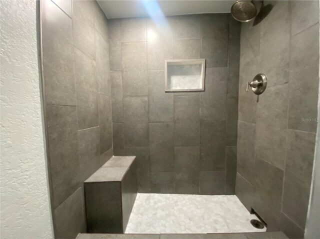 bathroom featuring tiled shower