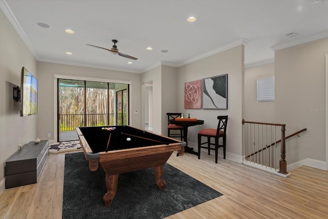 game room featuring pool table, light hardwood / wood-style floors, ceiling fan, and crown molding