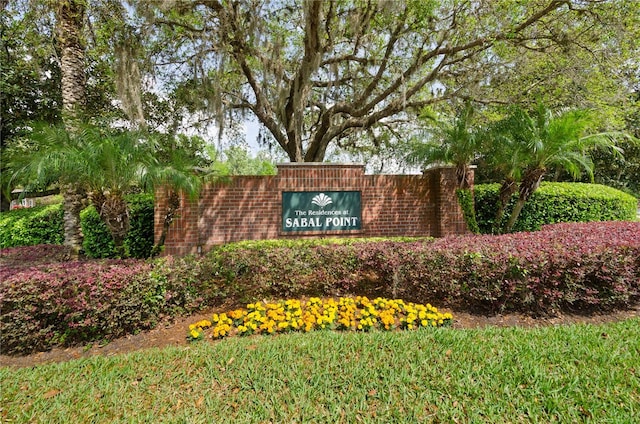 view of community / neighborhood sign