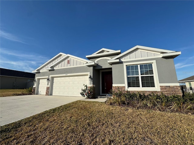 view of front facade with a garage