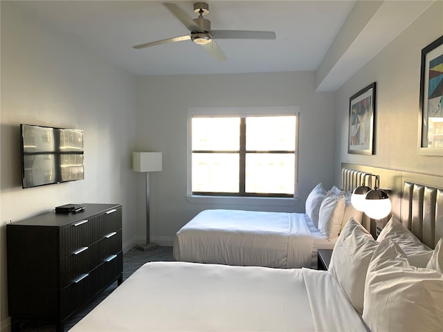 bedroom with ceiling fan