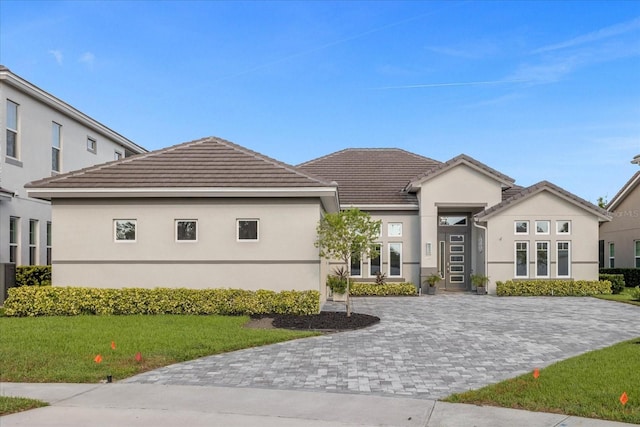 view of front of house with a front lawn