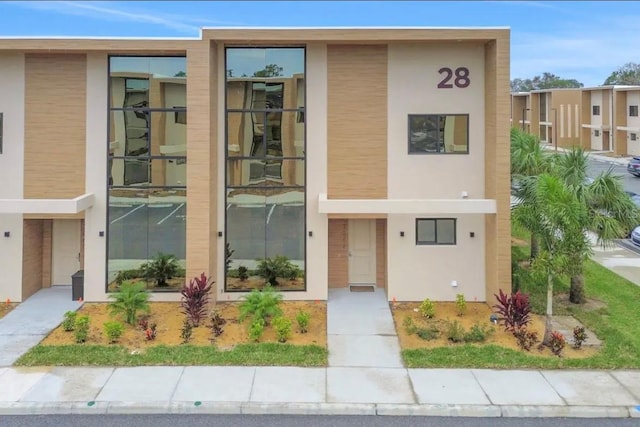 view of front facade featuring stucco siding