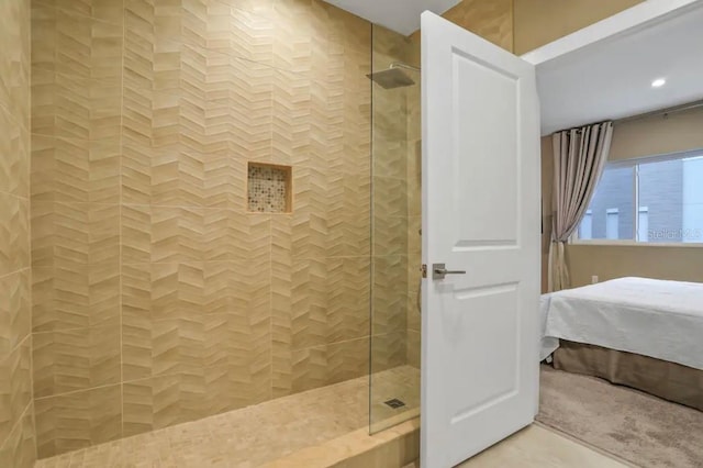 bathroom featuring a tile shower