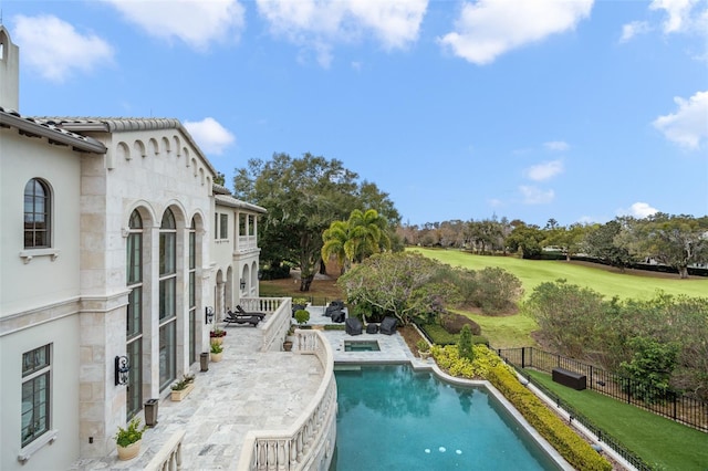 view of swimming pool featuring a yard