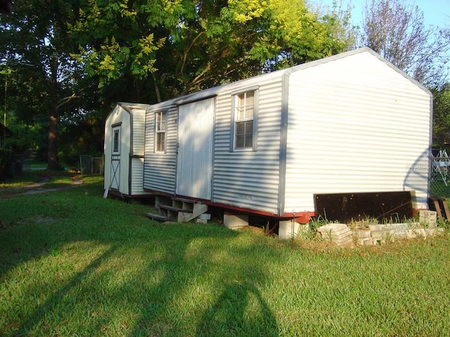 view of side of property featuring an outdoor structure and a yard