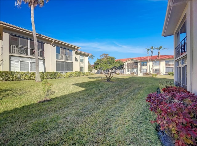 view of yard featuring a balcony