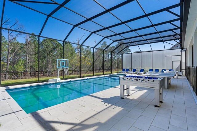 view of swimming pool with an in ground hot tub, a patio area, and a lanai