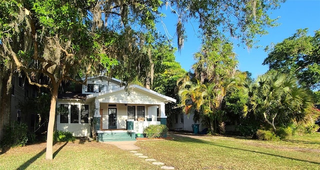 bungalow-style house with a front yard