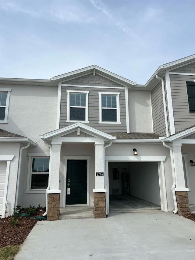 view of front facade featuring a garage