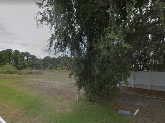 Listing photo 3 for 249 Boundary Blvd, Rotonda West FL 33947