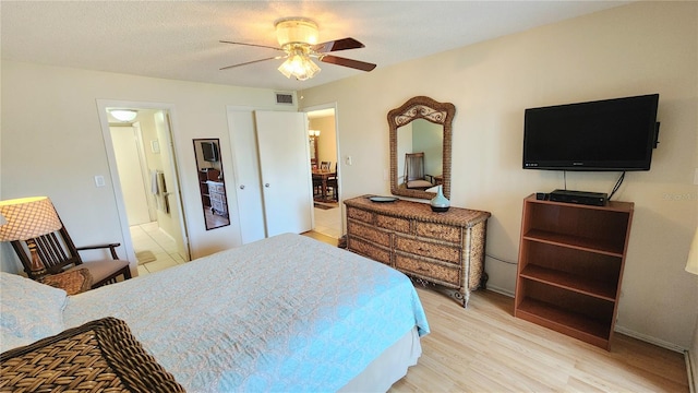 bedroom featuring a textured ceiling, ceiling fan, and light hardwood / wood-style flooring